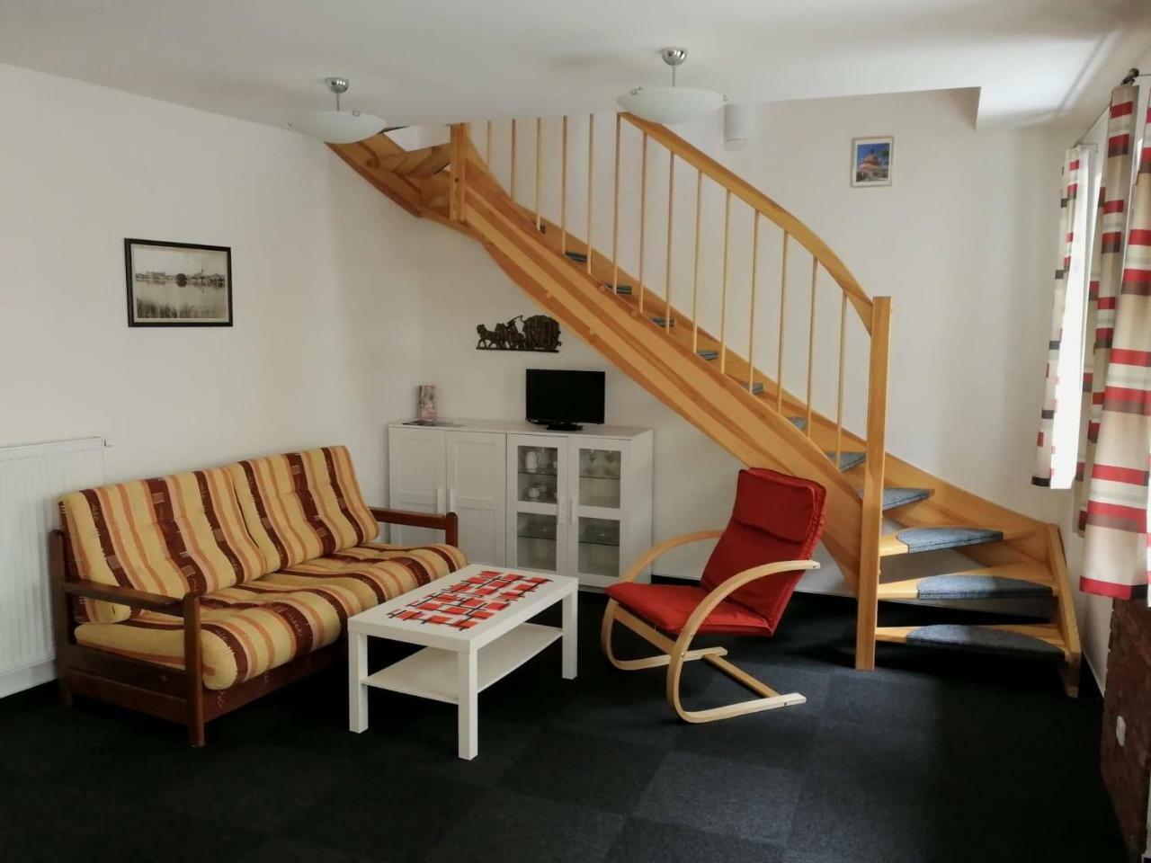 Apartman U Hippolyta インドルジフーフ・フラデツ エクステリア 写真