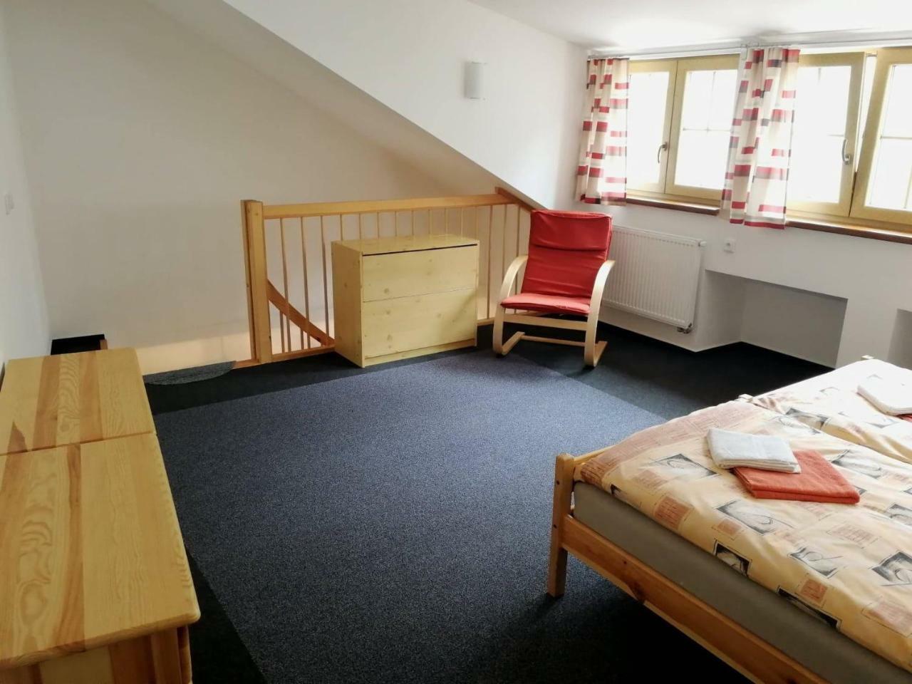 Apartman U Hippolyta インドルジフーフ・フラデツ エクステリア 写真